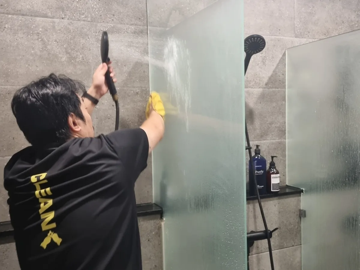 유성구 가정동 헬스장 복도·대기 동선 야간 위생청소 사례 - 행진크린