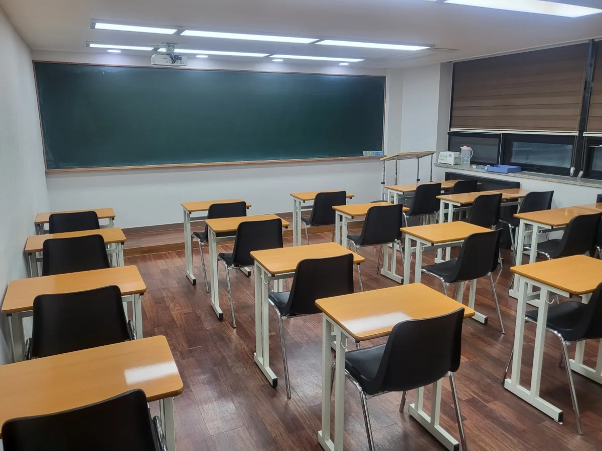 동구 삼괴동 스터디룸 미팅룸 장비 주변 정밀 위생청소 사례 - 행진크린