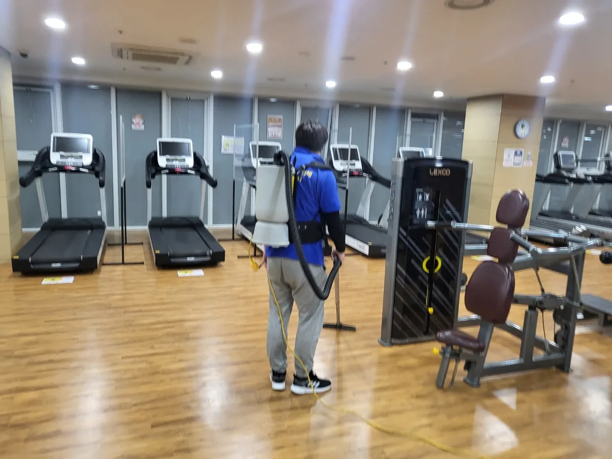 유성구 대정동 헬스장 샤워실 장비 주변 정밀 위생청소 사례 - 행진크린