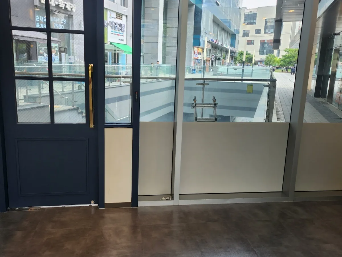 대덕구 신대동 현장 출입문·프레임 바닥 위생청소 사례 - 행진크린